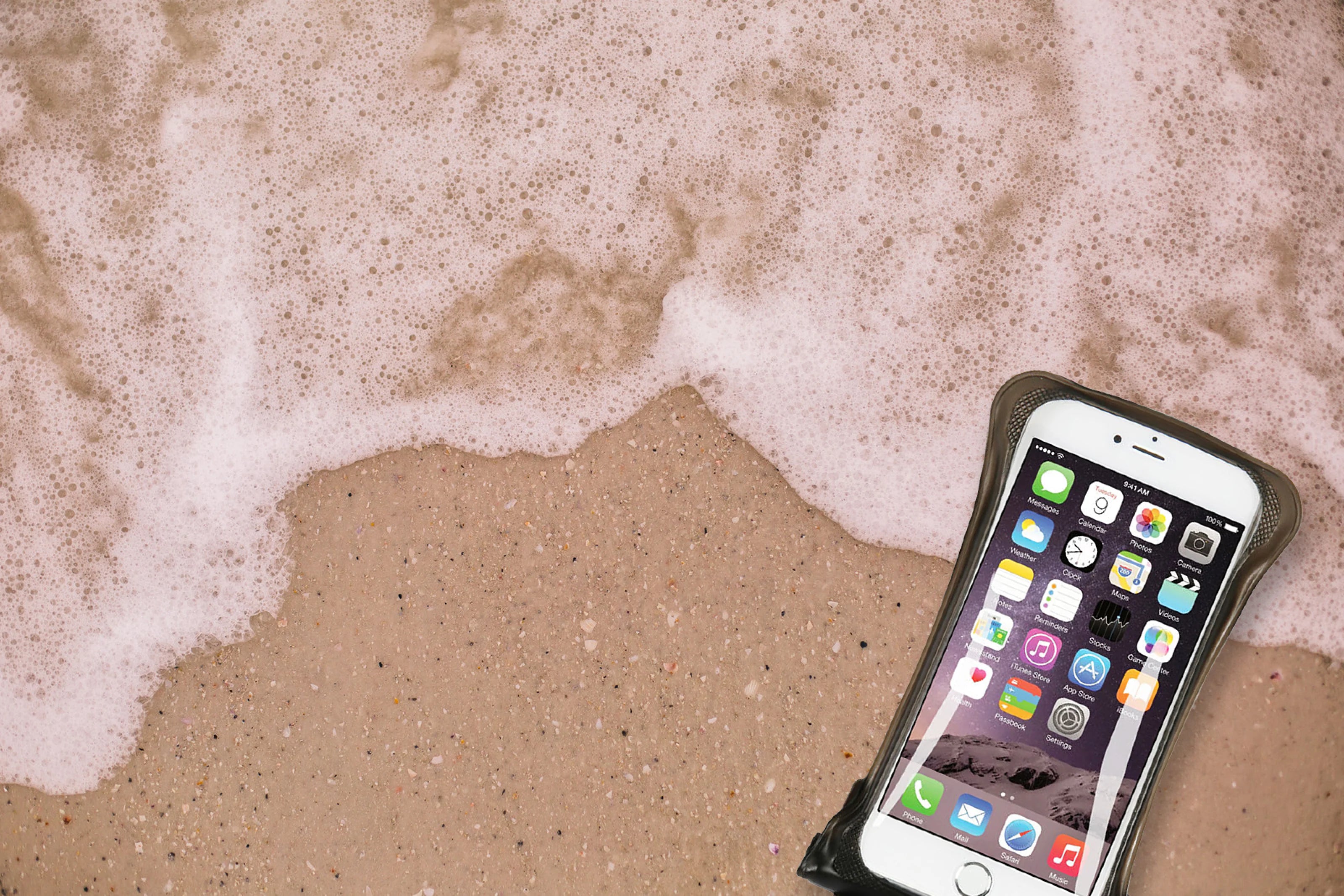 7 Reasons Why You Need a Waterproof Phone Case on Vacation